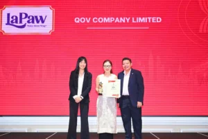 Đại diện thương hiệu LaPaw (trực thuộc Công ty TNHH QOV) tự hào nhận giải thưởng "Top 10 Thương hiệu Nổi tiếng ASEAN 2026" tại Singapore vào ngày 22/08 vừa qua.