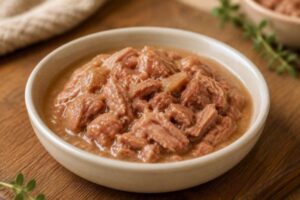 Pate và thức ăn ướt giúp bổ sung độ ẩm trong khẩu phần của mèo